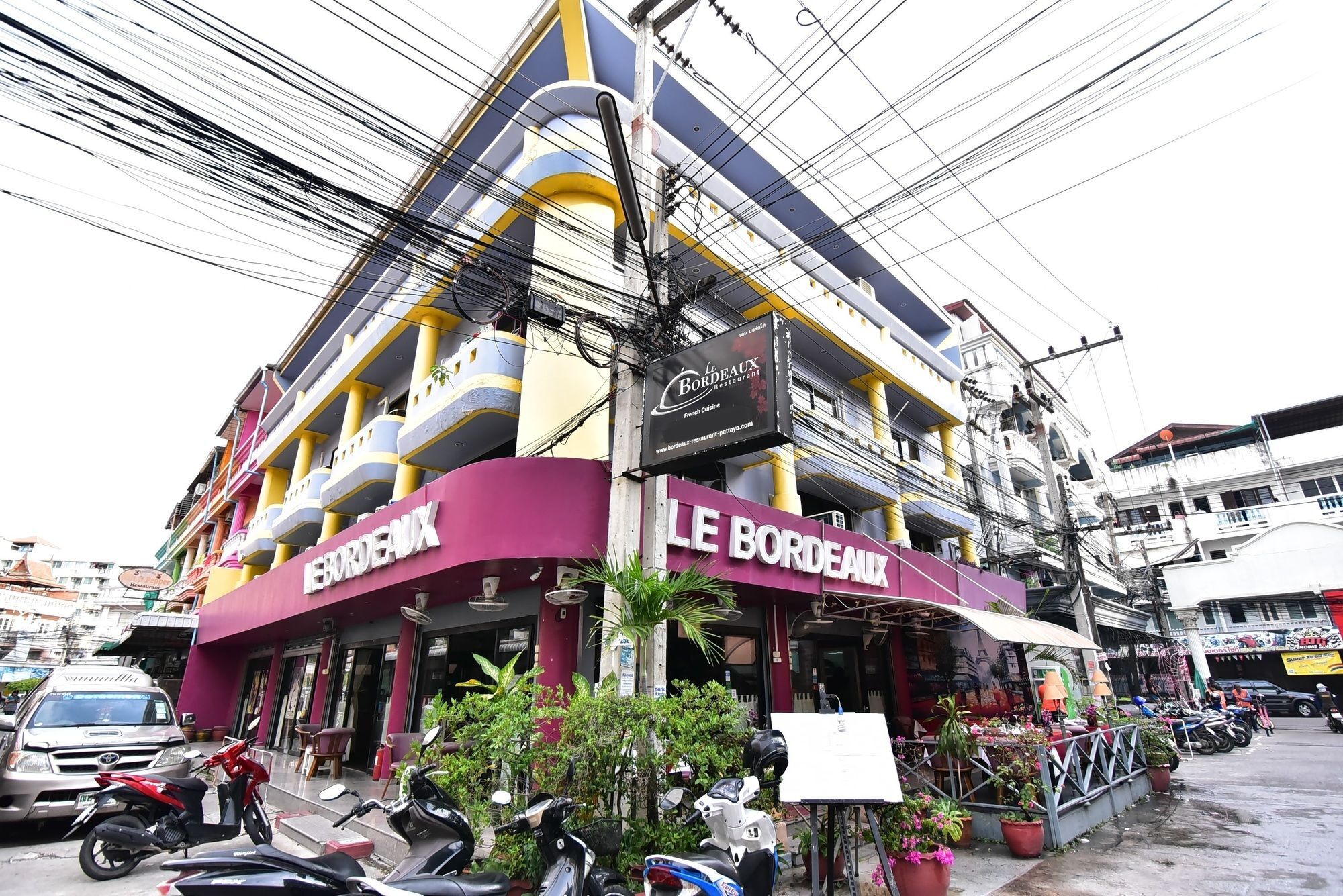 De Apartment Pattaya Exterior photo
